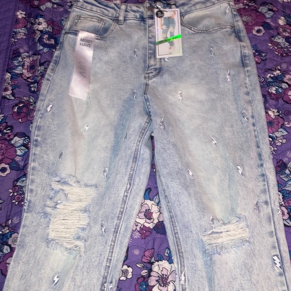 Ripped Jeans (NEW) - Picture 3 of 4